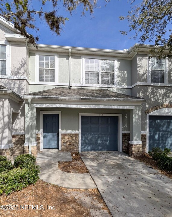 5815 Parkstone Crossing Dr in Jacksonville, FL - Building Photo