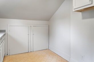 44 Euclid Ave in Pontiac, MI - Building Photo - Building Photo