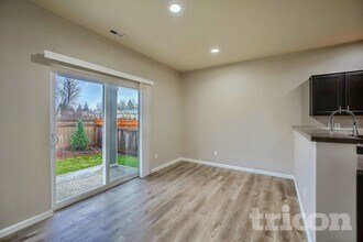 1817 192nd St Ct E in Spanaway, WA - Foto de edificio - Building Photo