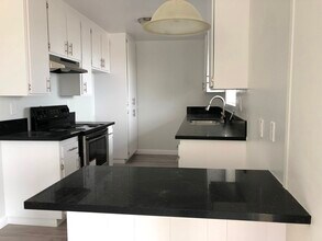 2508 Highland Ave, Unit B in Manhattan Beach, CA - Foto de edificio - Building Photo