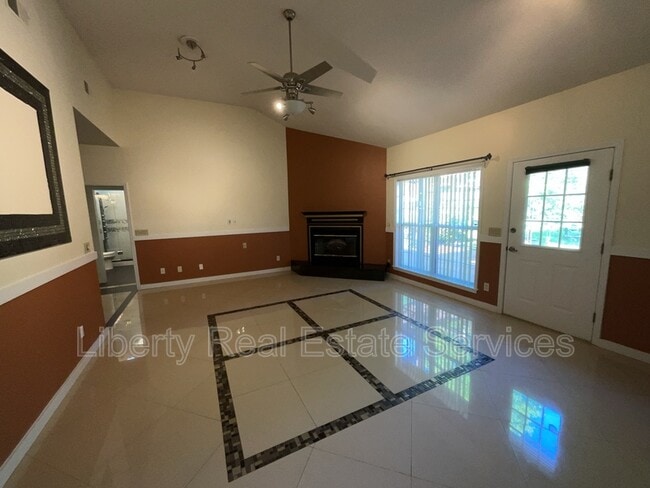 380 Tremain Dr in Hinesville, GA - Foto de edificio - Building Photo