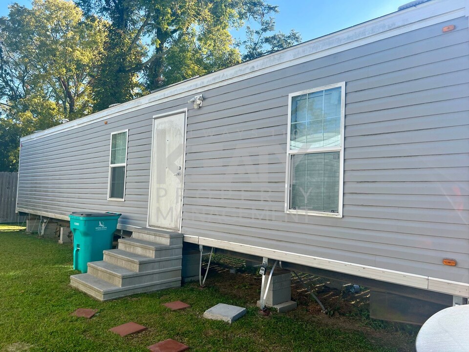 111 Anne St in Grand Coteau, LA - Building Photo