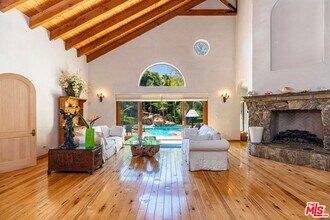 6405 Bonsall Dr in Malibu, CA - Building Photo - Building Photo