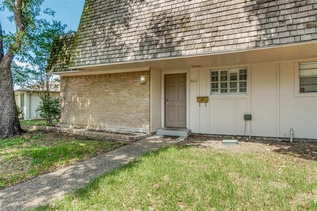 3611 Stables Ln