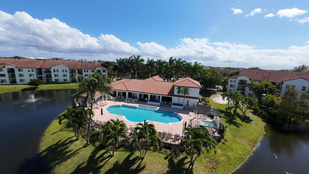 401 Villa Cir in Boynton Beach, FL - Building Photo