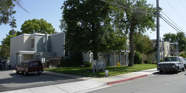 Hookston Senior in Pleasant Hill, CA - Foto de edificio - Building Photo