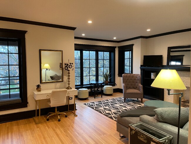 1126 W Morse Ave, Unit 2W in Chicago, IL - Building Photo - Building Photo