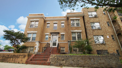 945 Longfellow in Washington, DC - Building Photo - Building Photo