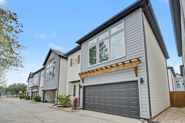 2504 W Tidwell Rd