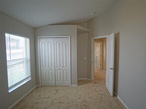 6807 Guilford Crest Dr in Apollo Beach, FL - Building Photo - Building Photo