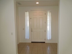 39288 Half Moon Cir in Murrieta, CA - Building Photo - Building Photo