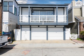 4104 River Ave, Unit #B in Newport Beach, CA - Foto de edificio - Building Photo