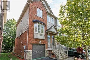 4298 Ingram Common in Burlington, ON - Building Photo