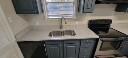 858 Fountainbleau Dr in Baton Rouge, LA - Building Photo - Building Photo