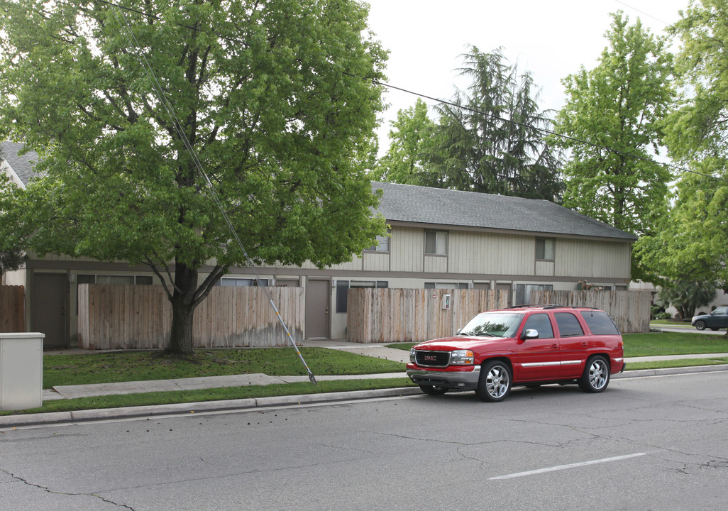 Summit Apartments in Fresno, CA - Building Photo