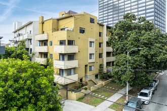 Midvale Ashton Plaza in Los Angeles, CA - Foto de edificio - Building Photo