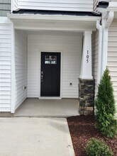 105 Hanging Moss Trl in Clayton, NC - Building Photo - Building Photo