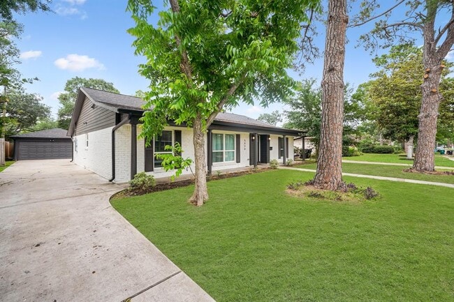 5630 Lymbar Dr in Houston, TX - Building Photo - Building Photo