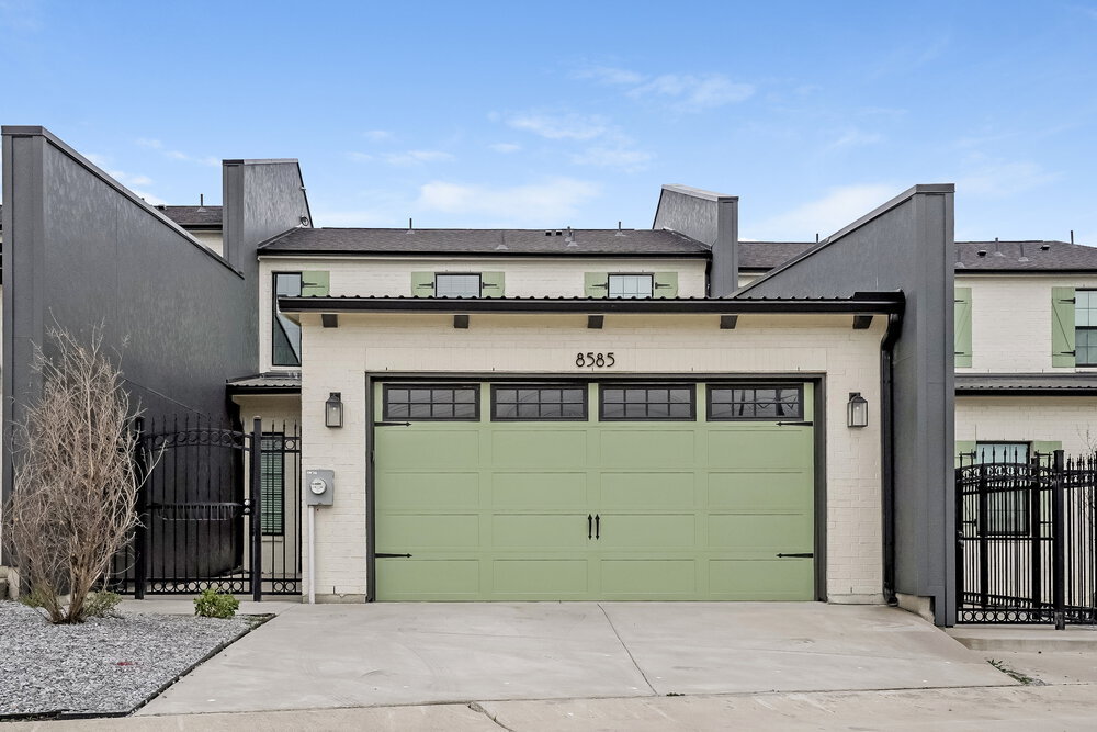 8585 Mulligan Pass in Saginaw, TX - Foto de edificio