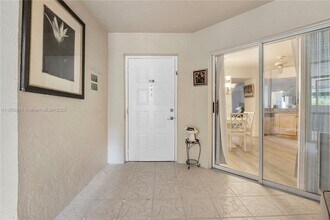 9599 Weldon Cir in Tamarac, FL - Foto de edificio - Building Photo