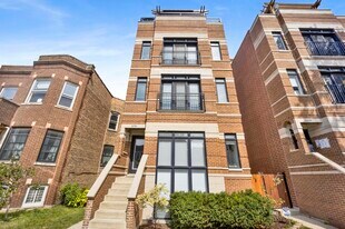 2210 W Addison St in Chicago, IL - Building Photo
