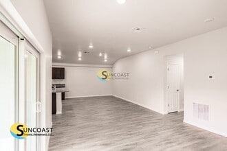 1920 Latona St in Lehigh Acres, FL - Foto de edificio - Building Photo