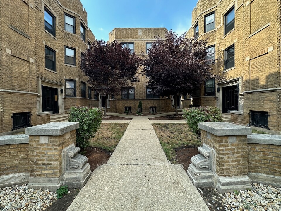 620 W Stratford Pl in Chicago, IL - Building Photo