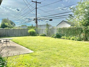 40 Walnut Ln in Hicksville, NY - Building Photo - Building Photo