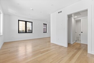 1618 Beacon St, Unit 3 in Brookline, MA - Foto de edificio - Building Photo