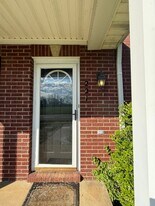 221 John Sutherland Dr in Nicholasville, KY - Building Photo