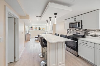 5219 W Deming Pl, Unit G in Chicago, IL - Foto de edificio - Building Photo