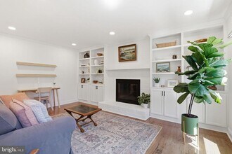 20019 Great Falls Forest Dr in Great Falls, VA - Building Photo - Building Photo