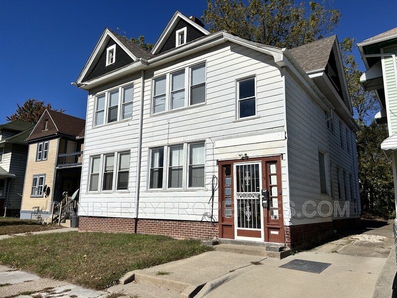 102 Melrose Ave in Toledo, OH - Building Photo