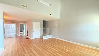 1063 Mangrove Ln in Alameda, CA - Building Photo - Building Photo