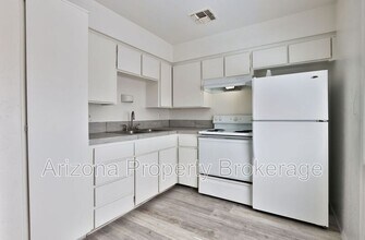1702 W Vogel Ave in Phoenix, AZ - Foto de edificio - Building Photo
