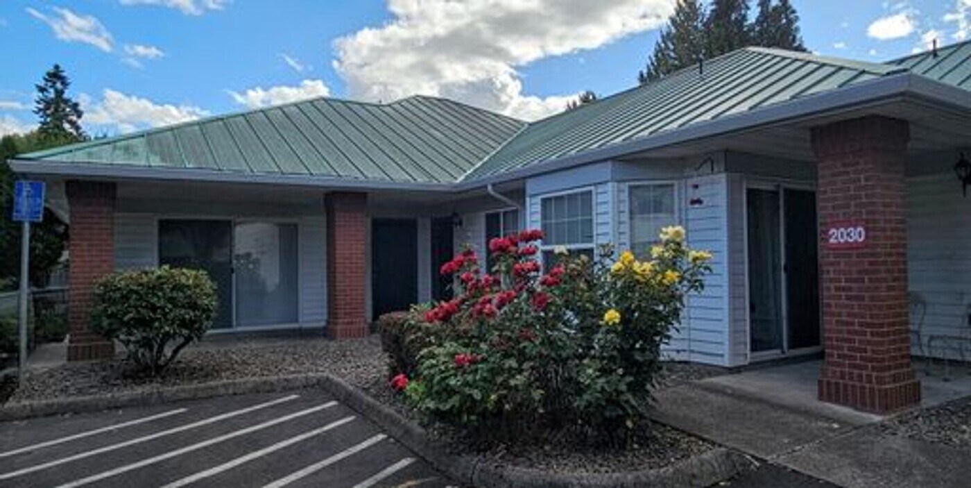 2030 Filbert St in Forest Grove, OR - Building Photo