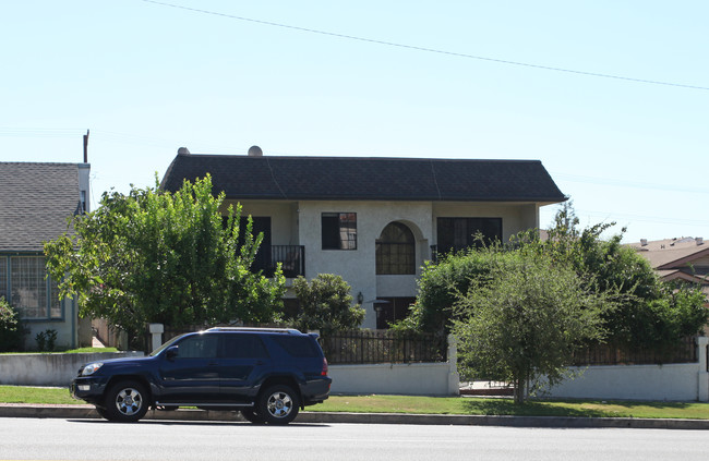 728 E Olive Ave in Burbank, CA - Building Photo - Building Photo