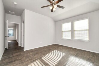 9878 Laurel Lake Dr in Shenandoah, TX - Building Photo - Building Photo