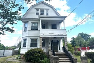 19 Spring St in Bloomfield, NJ - Building Photo