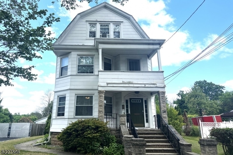 19 Spring St in Bloomfield, NJ - Building Photo