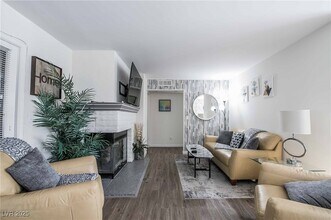 101 Luna Way in Las Vegas, NV - Foto de edificio - Building Photo