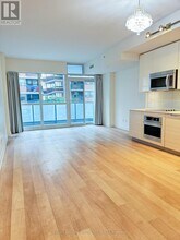 210 Simcoe St in Toronto, ON - Building Photo - Building Photo