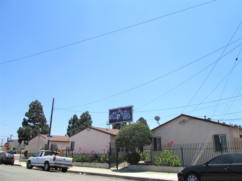 10953 S Vermont Ave in Los Angeles, CA - Building Photo