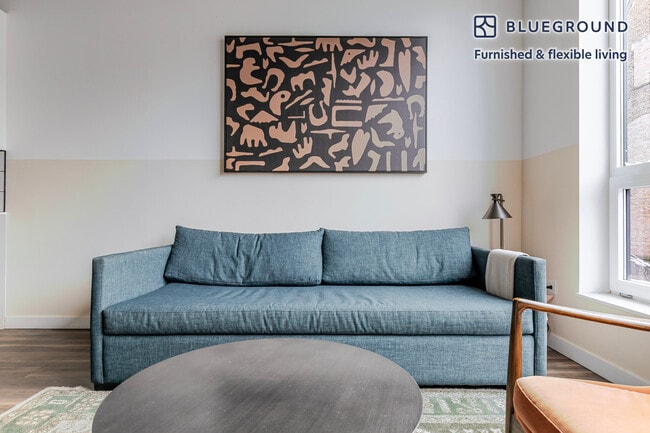 61 W Erie St in Chicago, IL - Building Photo - Building Photo