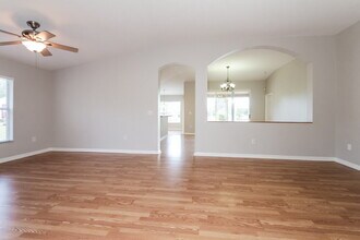7817 Monarch Garden Cir in Apollo Beach, FL - Building Photo - Building Photo