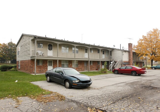 61475 11 Mile Rd in South Lyon, MI - Foto de edificio - Building Photo