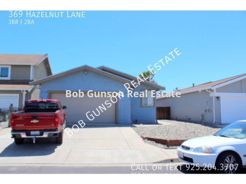 369 Hazelnut Ln in Oakley, CA - Building Photo