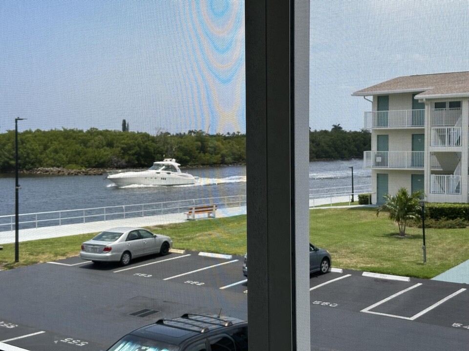 530 Horizon St E in Boynton Beach, FL - Building Photo