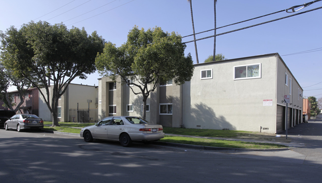 Malden Villas in Fullerton, CA - Building Photo