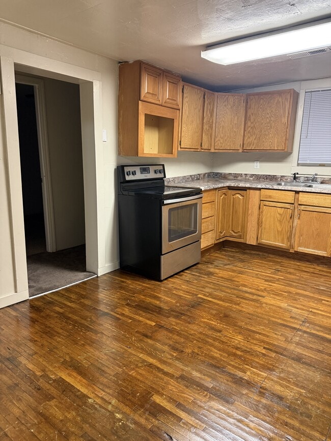 property at 105 W Grimes St